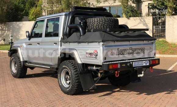Nunua Ilio tumika Toyota Land Cruiser Fedha Gari ndani ya Mombasa nchini Kenya ya Pwani Nunua Ilio tumika Toyota Land Cruiser Fedha Gari ndani ya Mombasa nchini Kenya ya Pwani
