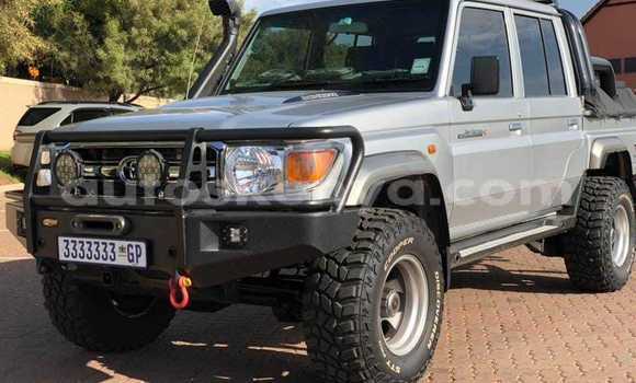 Nunua Ilio tumika Toyota Land Cruiser Fedha Gari ndani ya Mombasa nchini Kenya ya Pwani Nunua Ilio tumika Toyota Land Cruiser Fedha Gari ndani ya Mombasa nchini Kenya ya Pwani
