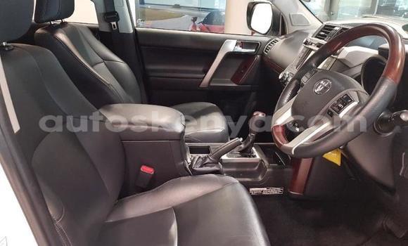 Nunua Ilio tumika Toyota Land Cruiser Prado Nyeupe Gari ndani ya Nairobi nchini Nairobi Nunua Ilio tumika Toyota Land Cruiser Prado Nyeupe Gari ndani ya Nairobi nchini Nairobi
