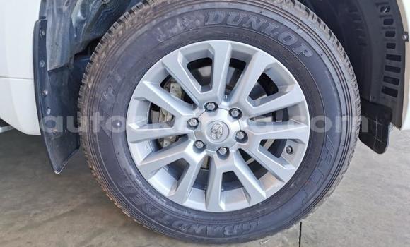 Nunua Ilio tumika Toyota Land Cruiser Prado Nyeupe Gari ndani ya Nairobi nchini Nairobi Nunua Ilio tumika Toyota Land Cruiser Prado Nyeupe Gari ndani ya Nairobi nchini Nairobi