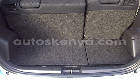 Oofamaa Toyota Vitz Blue Makiinaa iti Bomet keessatti Rift Valley keessatti Oofamaa Toyota Vitz Blue Makiinaa iti Bomet keessatti Rift Valley keessatti