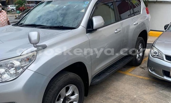 Nunua Ilio tumika Toyota Land Cruiser Prado Fedha Gari ndani ya Nairobi nchini Nairobi Nunua Ilio tumika Toyota Land Cruiser Prado Fedha Gari ndani ya Nairobi nchini Nairobi