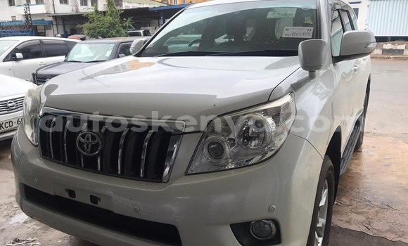 Buy Used Toyota Land Cruiser Prado White Car in Nairobi in Nairobi