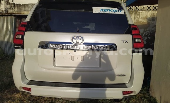 Nunua Ilio tumika Toyota Land Cruiser Prado Nyeupe Gari ndani ya Nairobi nchini Nairobi Nunua Ilio tumika Toyota Land Cruiser Prado Nyeupe Gari ndani ya Nairobi nchini Nairobi