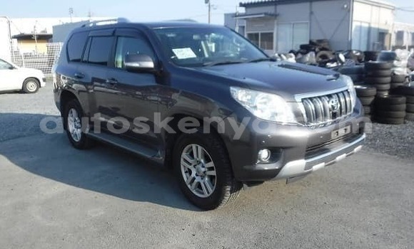 Oofamaa Toyota Land Cruiser Prado Black Makiinaa iti Nairobi keessatti Nairobi keessatti