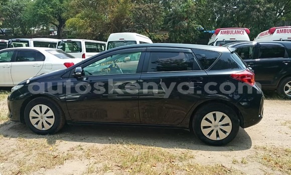 Oofamaa Toyota Auris Black Makiinaa iti Nairobi keessatti Nairobi keessatti