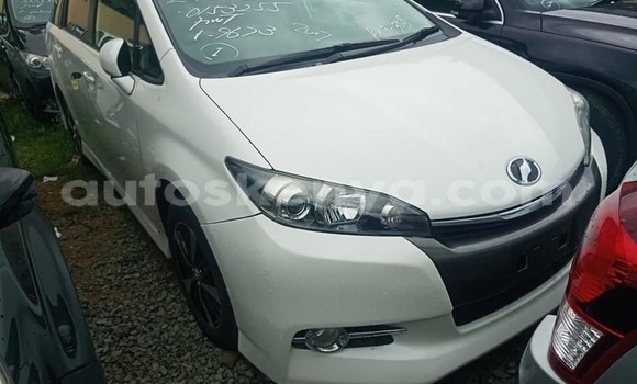 Nunua Ilio tumika Toyota Wish Nyeupe Gari ndani ya Nairobi nchini Nairobi