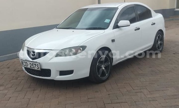 Oofamaa Mazda Axela White Makiinaa iti Nairobi keessatti Nairobi keessatti