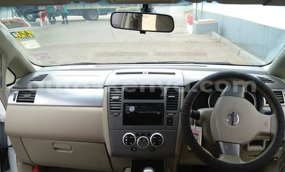 Oofamaa Nissan tiida White Makiinaa iti Nairobi keessatti Nairobi keessatti Oofamaa Nissan tiida White Makiinaa iti Nairobi keessatti Nairobi keessatti