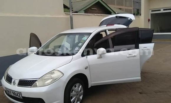 Oofamaa Nissan tiida White Makiinaa iti Nairobi keessatti Nairobi keessatti Oofamaa Nissan tiida White Makiinaa iti Nairobi keessatti Nairobi keessatti