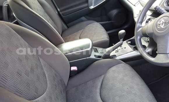 Nunua Ilio tumika Toyota RAV4 Fedha Gari ndani ya Nairobi nchini Nairobi Nunua Ilio tumika Toyota RAV4 Fedha Gari ndani ya Nairobi nchini Nairobi