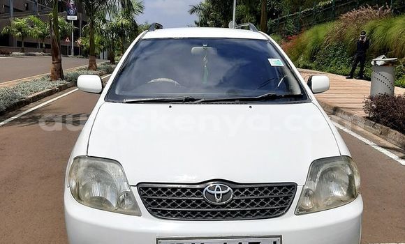 Oofamaa Toyota Fielder White Makiinaa iti Nairobi keessatti Nairobi keessatti