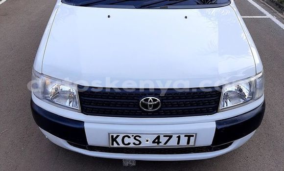 Oofamaa Toyota Probox White Makiinaa iti Nairobi keessatti Nairobi keessatti