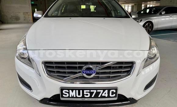 Oofamaa Volvo V60 White Makiinaa iti Nairobi keessatti Nairobi keessatti Oofamaa Volvo V60 White Makiinaa iti Nairobi keessatti Nairobi keessatti