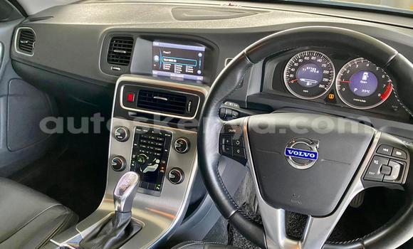 Oofamaa Volvo V60 White Makiinaa iti Nairobi keessatti Nairobi keessatti Oofamaa Volvo V60 White Makiinaa iti Nairobi keessatti Nairobi keessatti