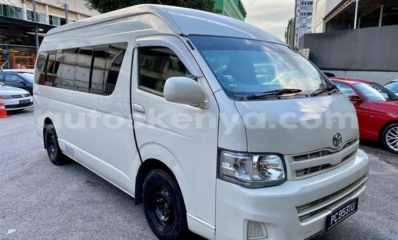 Oofamaa Toyota Hiace White Makiinaa iti Nairobi keessatti Nairobi keessatti