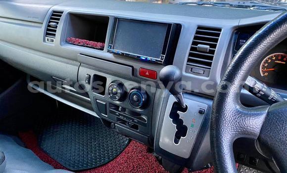 Oofamaa Toyota Hiace White Makiinaa iti Nairobi keessatti Nairobi keessatti Oofamaa Toyota Hiace White Makiinaa iti Nairobi keessatti Nairobi keessatti