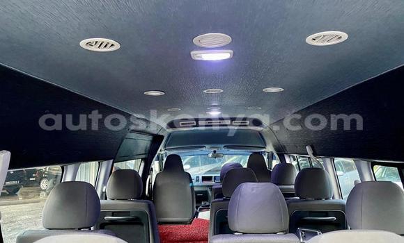 Oofamaa Toyota Hiace White Makiinaa iti Nairobi keessatti Nairobi keessatti Oofamaa Toyota Hiace White Makiinaa iti Nairobi keessatti Nairobi keessatti