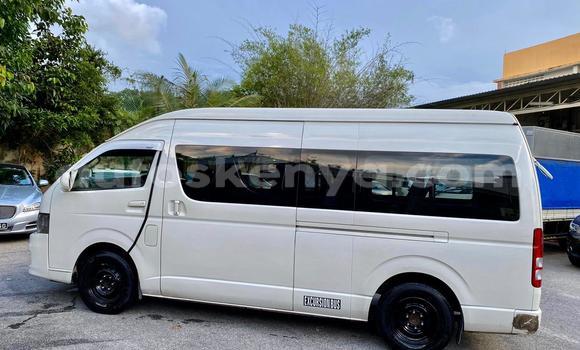 Oofamaa Toyota Hiace White Makiinaa iti Nairobi keessatti Nairobi keessatti Oofamaa Toyota Hiace White Makiinaa iti Nairobi keessatti Nairobi keessatti