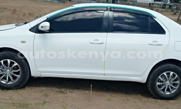 Oofamaa Toyota Belta White Makiinaa iti Nairobi keessatti Nairobi keessatti