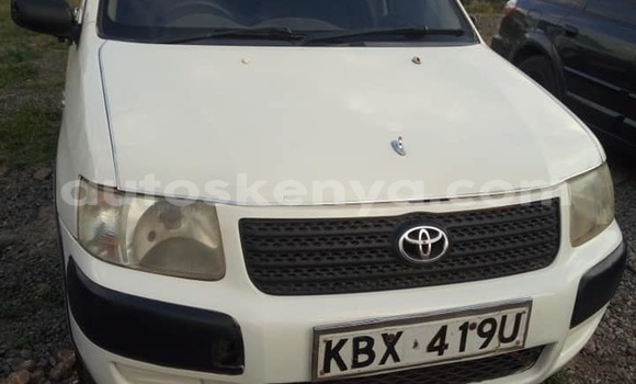 Oofamaa Toyota Probox White Makiinaa iti Nairobi keessatti Nairobi keessatti