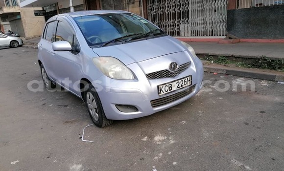 Nunua Ilio tumika Toyota Vitz Fedha Gari ndani ya Nairobi nchini Nairobi