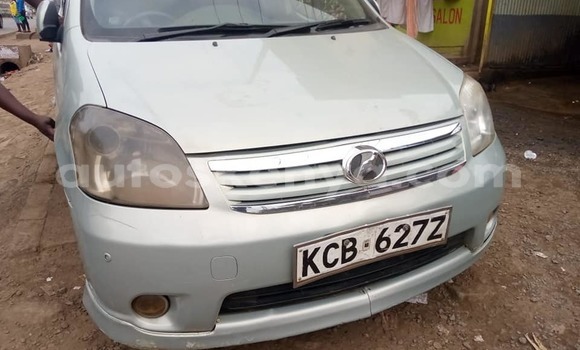 Oofamaa Toyota Raum Silver Makiinaa iti Nairobi keessatti Nairobi keessatti