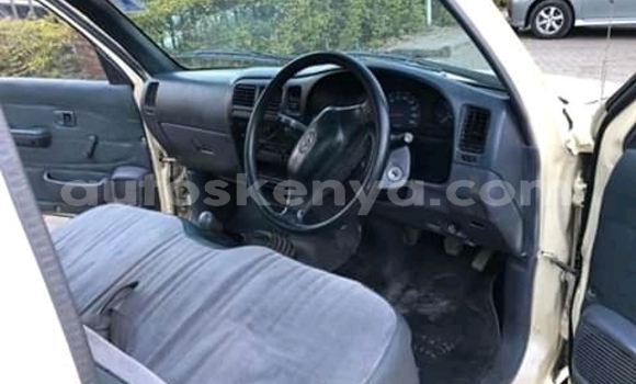 Oofamaa Toyota Hillux Beige Netiree iti Chuka keessatti East Kenya keessatti Oofamaa Toyota Hillux Beige Netiree iti Chuka keessatti East Kenya keessatti