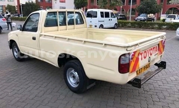Oofamaa Toyota Hillux Beige Netiree iti Chuka keessatti East Kenya keessatti Oofamaa Toyota Hillux Beige Netiree iti Chuka keessatti East Kenya keessatti