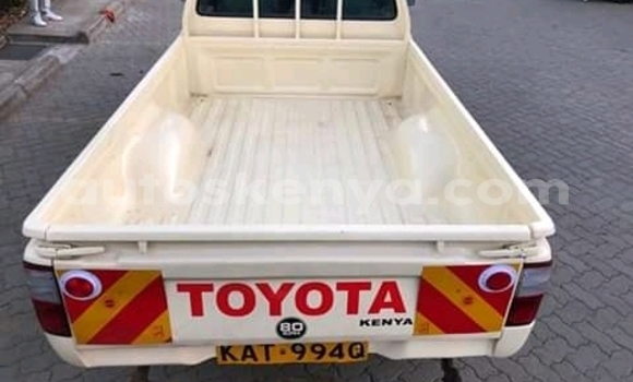 Oofamaa Toyota Hillux Beige Netiree iti Chuka keessatti East Kenya keessatti Oofamaa Toyota Hillux Beige Netiree iti Chuka keessatti East Kenya keessatti