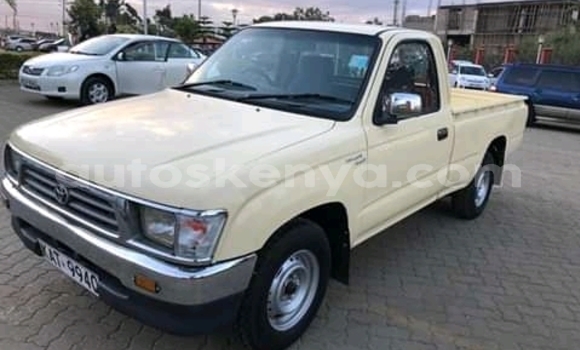 Oofamaa Toyota Hillux Beige Netiree iti Chuka keessatti East Kenya keessatti Oofamaa Toyota Hillux Beige Netiree iti Chuka keessatti East Kenya keessatti