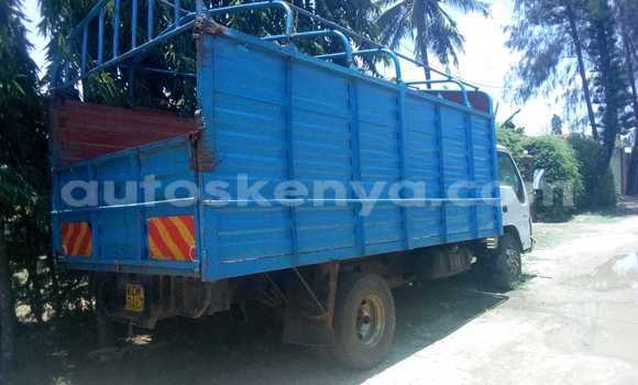 Nunua Ilio tumika Isuzu N–serie Bluu Lori ndani ya Mombasa nchini Kenya ya Pwani