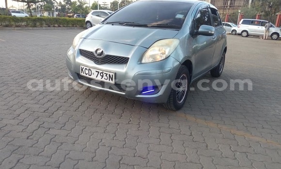 Nunua Ilio tumika Toyota Vitz Bluu Gari ndani ya Nairobi nchini Nairobi
