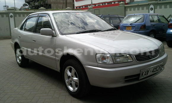 Oofamaa Toyota Corolla Silver Makiinaa iti Chuka keessatti East Kenya keessatti Oofamaa Toyota Corolla Silver Makiinaa iti Chuka keessatti East Kenya keessatti