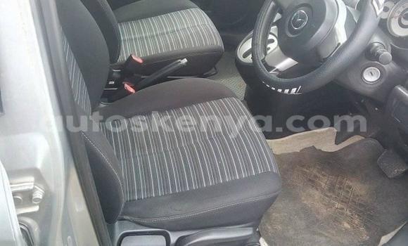 Oofamaa Mazda Demio Silver Makiinaa iti Mombasa keessatti Coastal Kenya keessatti Oofamaa Mazda Demio Silver Makiinaa iti Mombasa keessatti Coastal Kenya keessatti