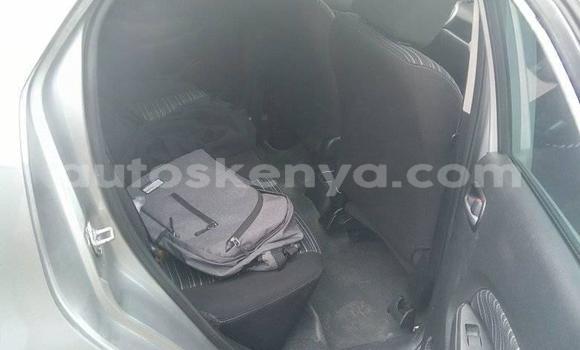 Oofamaa Mazda Demio Silver Makiinaa iti Mombasa keessatti Coastal Kenya keessatti Oofamaa Mazda Demio Silver Makiinaa iti Mombasa keessatti Coastal Kenya keessatti