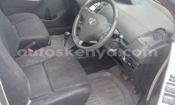Oofamaa Toyota Vitz Silver Makiinaa iti Mombasa keessatti Coastal Kenya keessatti Oofamaa Toyota Vitz Silver Makiinaa iti Mombasa keessatti Coastal Kenya keessatti