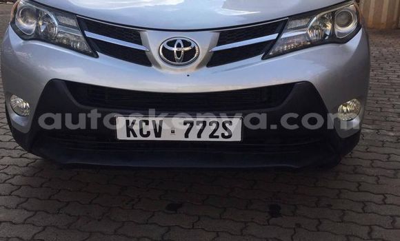 Nunua Ilio tumika Toyota RAV4 Fedha Gari ndani ya Nairobi nchini Nairobi