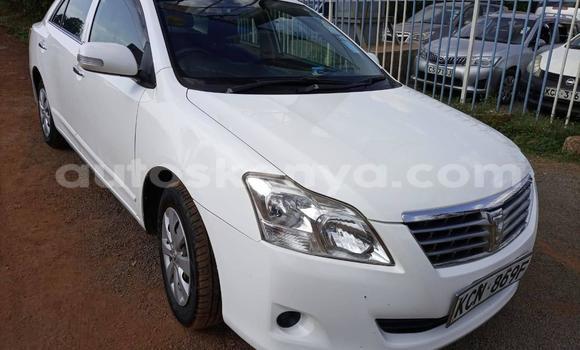 Oofamaa Toyota Premio White Makiinaa iti Nairobi keessatti Nairobi keessatti