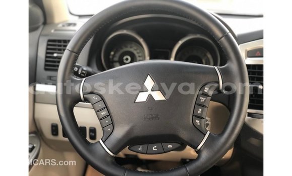 Imported Mitsubishi Pajero Black Makiinaa iti Import - Dubai keessatti Central Kenya keessatti Imported Mitsubishi Pajero Black Makiinaa iti Import - Dubai keessatti Central Kenya keessatti