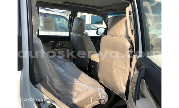 Nunua Imported Mitsubishi Pajero Nyeupe Gari ndani ya Import - Dubai nchini Kati Kenya Nunua Imported Mitsubishi Pajero Nyeupe Gari ndani ya Import - Dubai nchini Kati Kenya