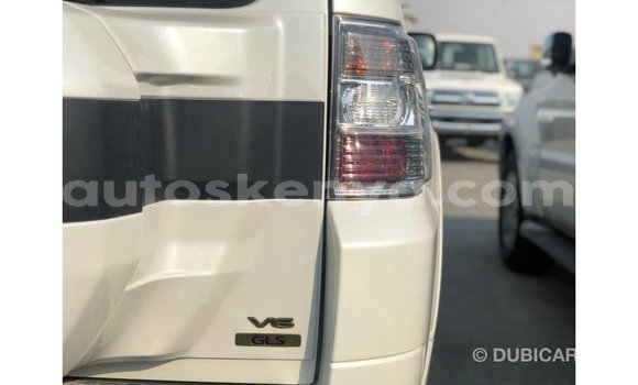 Nunua Imported Mitsubishi Pajero Nyeupe Gari ndani ya Import - Dubai nchini Kati Kenya Nunua Imported Mitsubishi Pajero Nyeupe Gari ndani ya Import - Dubai nchini Kati Kenya
