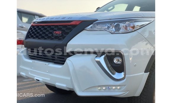 Nunua Imported Toyota Fortuner Nyeupe Gari ndani ya Import - Dubai nchini Kati Kenya Nunua Imported Toyota Fortuner Nyeupe Gari ndani ya Import - Dubai nchini Kati Kenya
