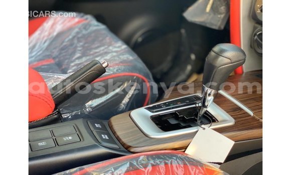 Nunua Imported Toyota Fortuner Nyeupe Gari ndani ya Import - Dubai nchini Kati Kenya Nunua Imported Toyota Fortuner Nyeupe Gari ndani ya Import - Dubai nchini Kati Kenya