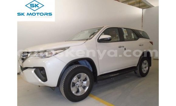Imported Toyota Fortuner White Makiinaa iti Import - Dubai keessatti Central Kenya keessatti Imported Toyota Fortuner White Makiinaa iti Import - Dubai keessatti Central Kenya keessatti