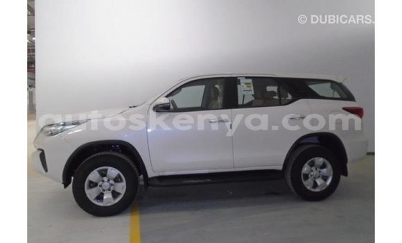 Imported Toyota Fortuner White Makiinaa iti Import - Dubai keessatti Central Kenya keessatti Imported Toyota Fortuner White Makiinaa iti Import - Dubai keessatti Central Kenya keessatti