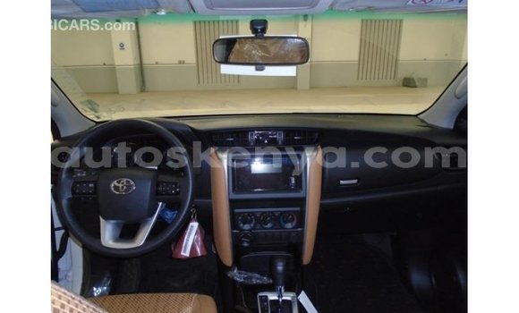 Imported Toyota Fortuner White Makiinaa iti Import - Dubai keessatti Central Kenya keessatti Imported Toyota Fortuner White Makiinaa iti Import - Dubai keessatti Central Kenya keessatti