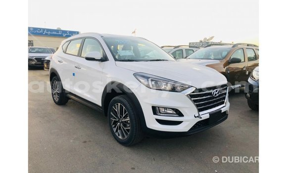 Imported Hyundai Tucson White Makiinaa iti Import - Dubai keessatti Central Kenya keessatti Imported Hyundai Tucson White Makiinaa iti Import - Dubai keessatti Central Kenya keessatti