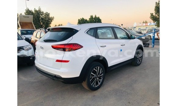 Imported Hyundai Tucson White Makiinaa iti Import - Dubai keessatti Central Kenya keessatti Imported Hyundai Tucson White Makiinaa iti Import - Dubai keessatti Central Kenya keessatti