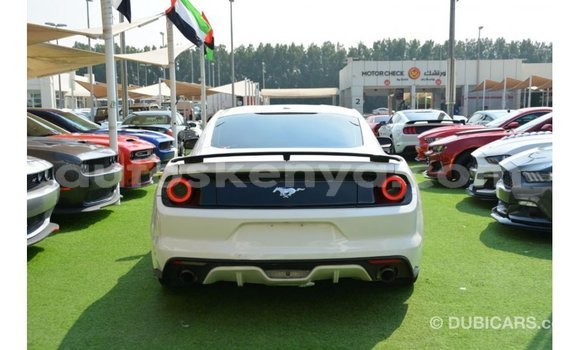 Imported Ford Mustang White Makiinaa iti Import - Dubai keessatti Central Kenya keessatti Imported Ford Mustang White Makiinaa iti Import - Dubai keessatti Central Kenya keessatti